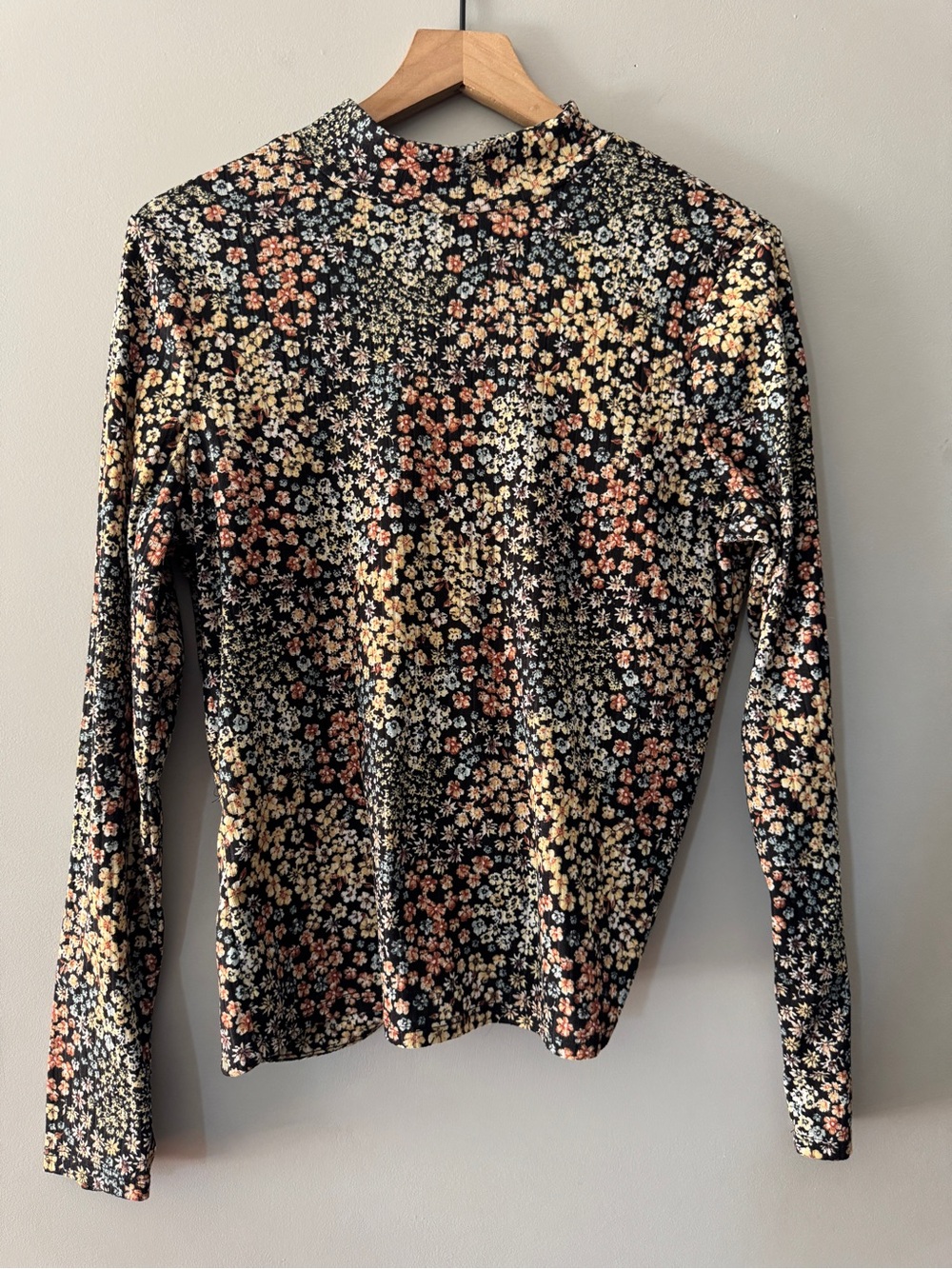 Willow & Root | Floral Long-Sleeve Mock Neck Top with Open Back | L
